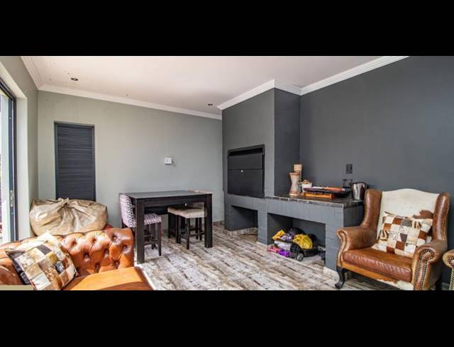 4 BEDROOM HOUSE FOR SALE IN GLEN ERASMIA